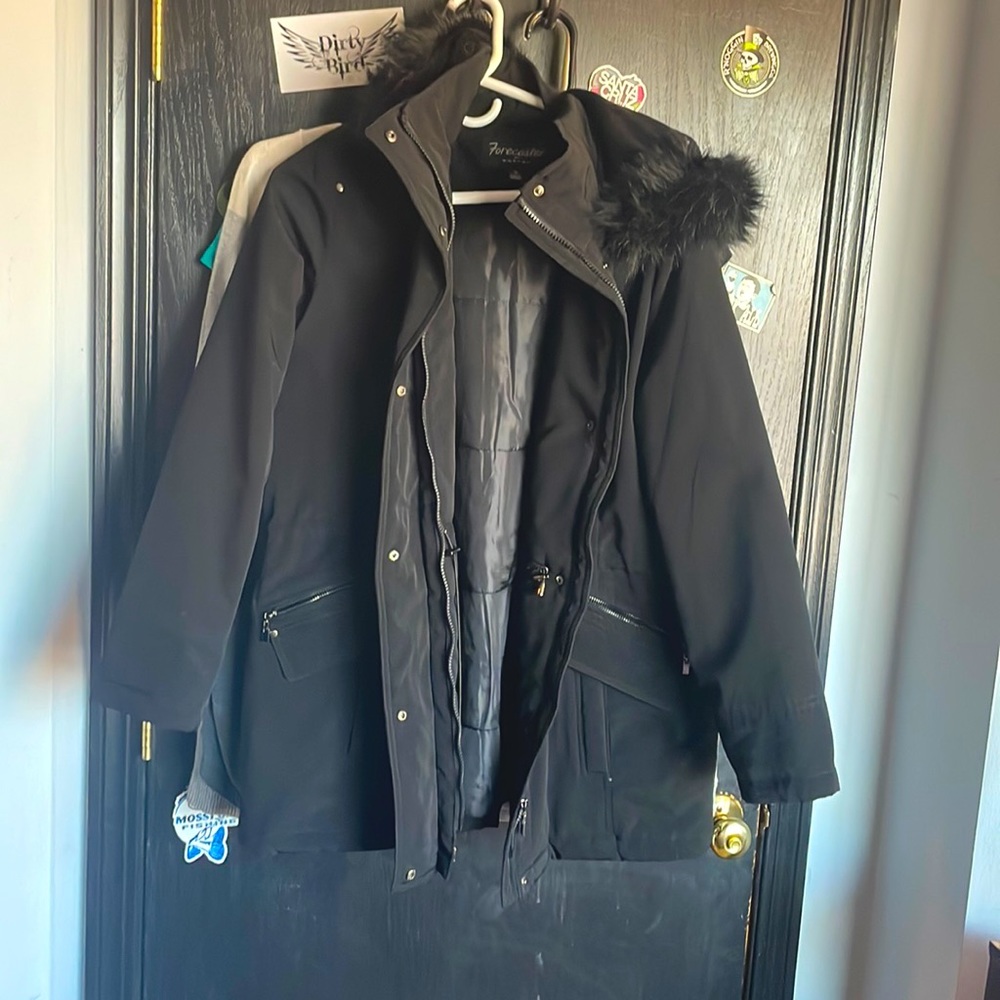 Forecaster women winter coat w/ fur.